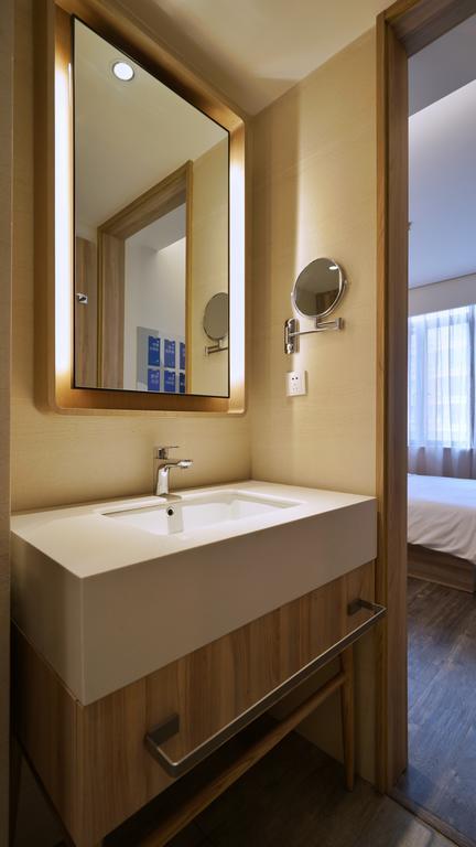 Hanting Premium Hotel Shanghai South Xizang Road Екстер'єр фото