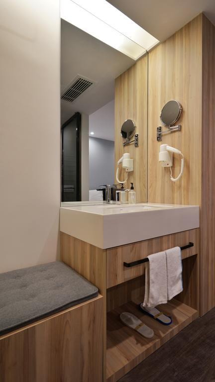 Hanting Premium Hotel Shanghai South Xizang Road Екстер'єр фото